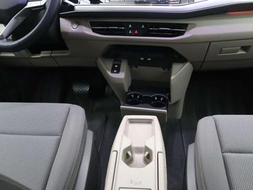 Volkswagen Multivan Life — photo 9