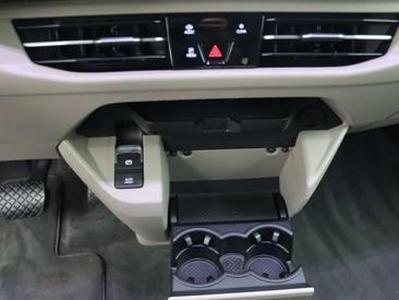 Volkswagen Multivan Life — photo 15