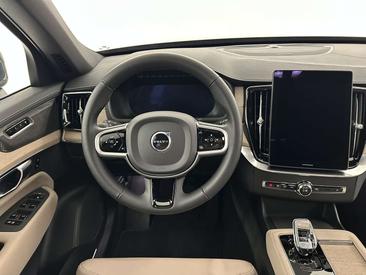 Volvo XC90 B5 Plus — photo 15