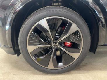 Audi SQ6 E-tron — photo 11