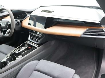 Audi E-tron GT — photo 7