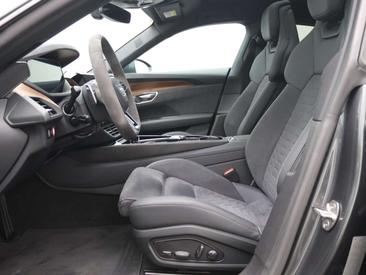 Audi E-tron GT — photo 9