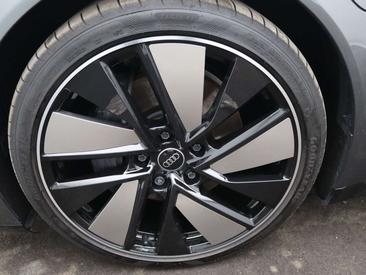 Audi E-tron GT — photo 17