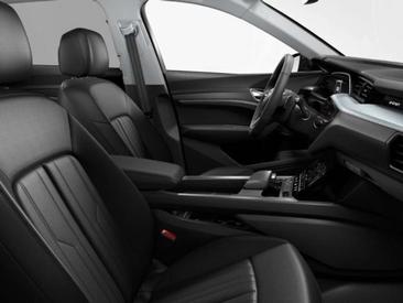 Audi E-tron Advanced 55 — photo 10