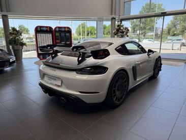 Porsche 718 Cayman GT4 — photo 8