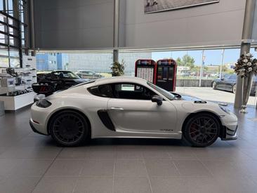 Porsche 718 Cayman GT4 — photo 9