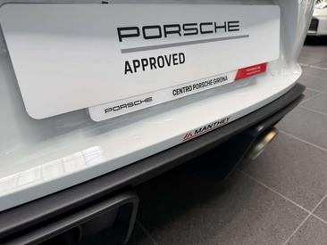 Porsche 718 Cayman GT4 — photo 11