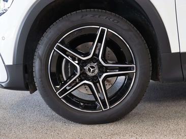 Mercedes GLB 200 AMG Line — photo 8