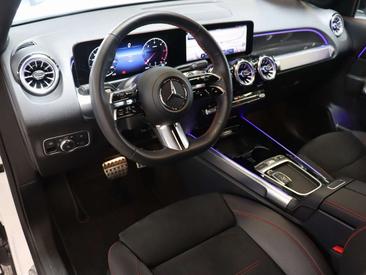 Mercedes GLB 200 AMG Line — photo 9