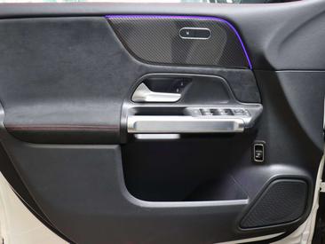 Mercedes GLB 200 AMG Line — photo 10