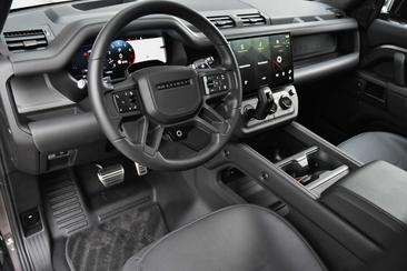 Land Rover Defender 110 4.4 V8 P635 — photo 4