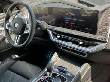 BMW XM 50e — photo 8