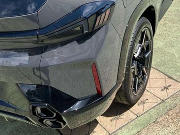 BMW XM 50e — photo 12