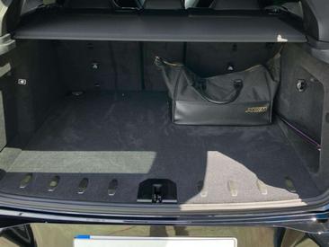 BMW XM 50e — photo 13