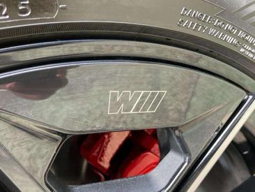 BMW XM 50e — photo 23