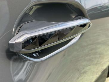 BMW XM 50e — photo 24