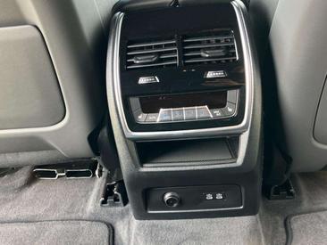 BMW XM 50e — photo 25
