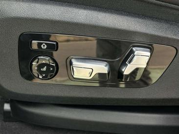 BMW XM 50e — photo 28