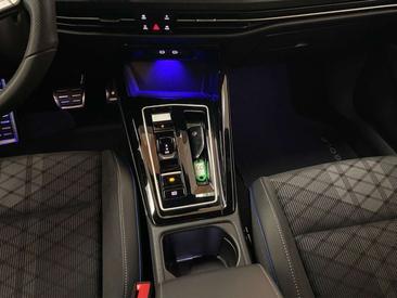 Volkswagen Golf R-Line — photo 13