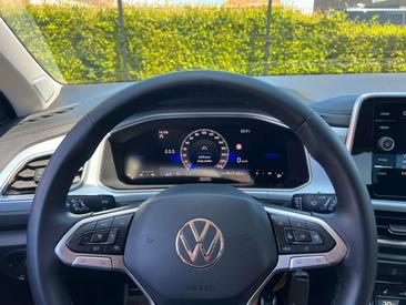 Volkswagen T-Roc TSI Life — photo 18