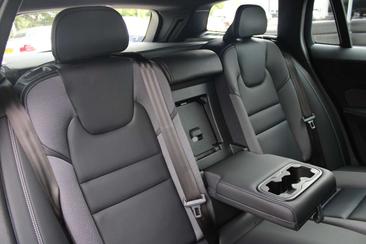 Volvo V60 T8 Recharge Plus — photo 4