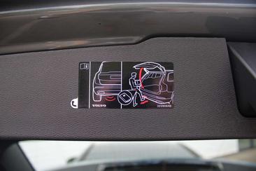 Volvo V60 T8 Recharge Plus — photo 8