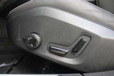 Volvo V60 T8 Recharge Plus — photo 13