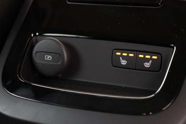 Volvo V60 T8 Recharge Plus — photo 13