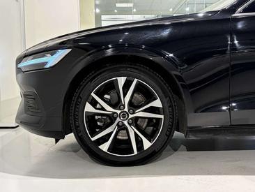 Volvo V60 B4 Black — photo 2
