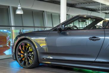 Bentley Continental GTC V8 Hybrid — photo 10
