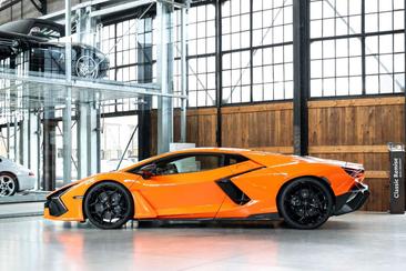 Lamborghini Revuelto — photo 5