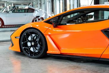 Lamborghini Revuelto — photo 6
