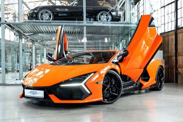 Lamborghini Revuelto — photo 8