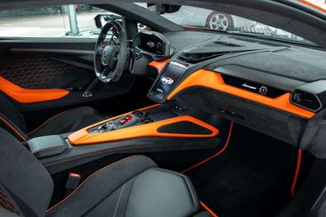 Lamborghini Revuelto — photo 10