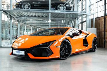 Lamborghini Revuelto — photo 23