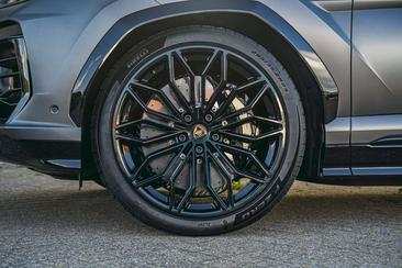 Lamborghini Urus SE — photo 13