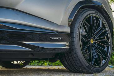 Lamborghini Urus SE — photo 14