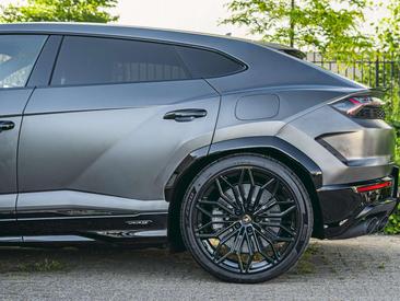 Lamborghini Urus SE — photo 26