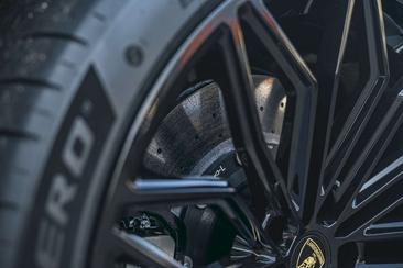 Lamborghini Urus SE — photo 27
