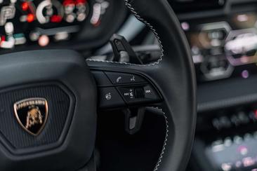 Lamborghini Urus SE — photo 45