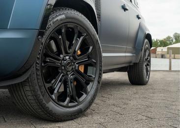 Land Rover Defender 110 4.4 P635 Octa Sargasso Blue Satin - Carbon Bleu — photo 12