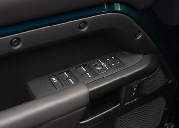 Land Rover Defender 110 4.4 P635 Octa Sargasso Blue Satin - Carbon Bleu — photo 36