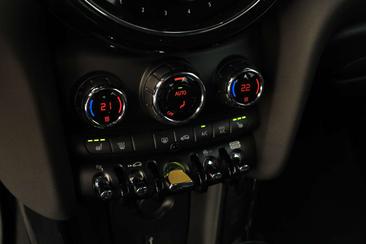 Mini Electric Cooper SE — photo 13
