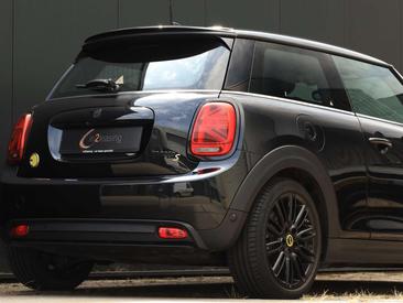 Mini Electric Cooper SE — photo 17
