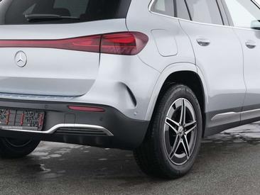 Mercedes EQA 250+ AMG Line — photo 3