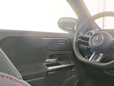 Mercedes EQA 250+ AMG Line — photo 8