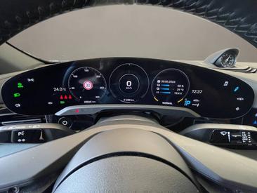 Porsche Taycan Turbo S — photo 16