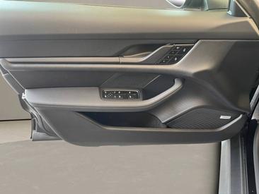 Porsche Taycan Turbo S — photo 19