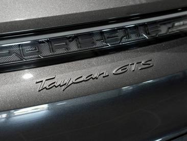 Porsche Taycan Turbo S — photo 9