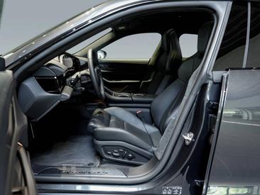 Porsche Taycan Turbo S — photo 11